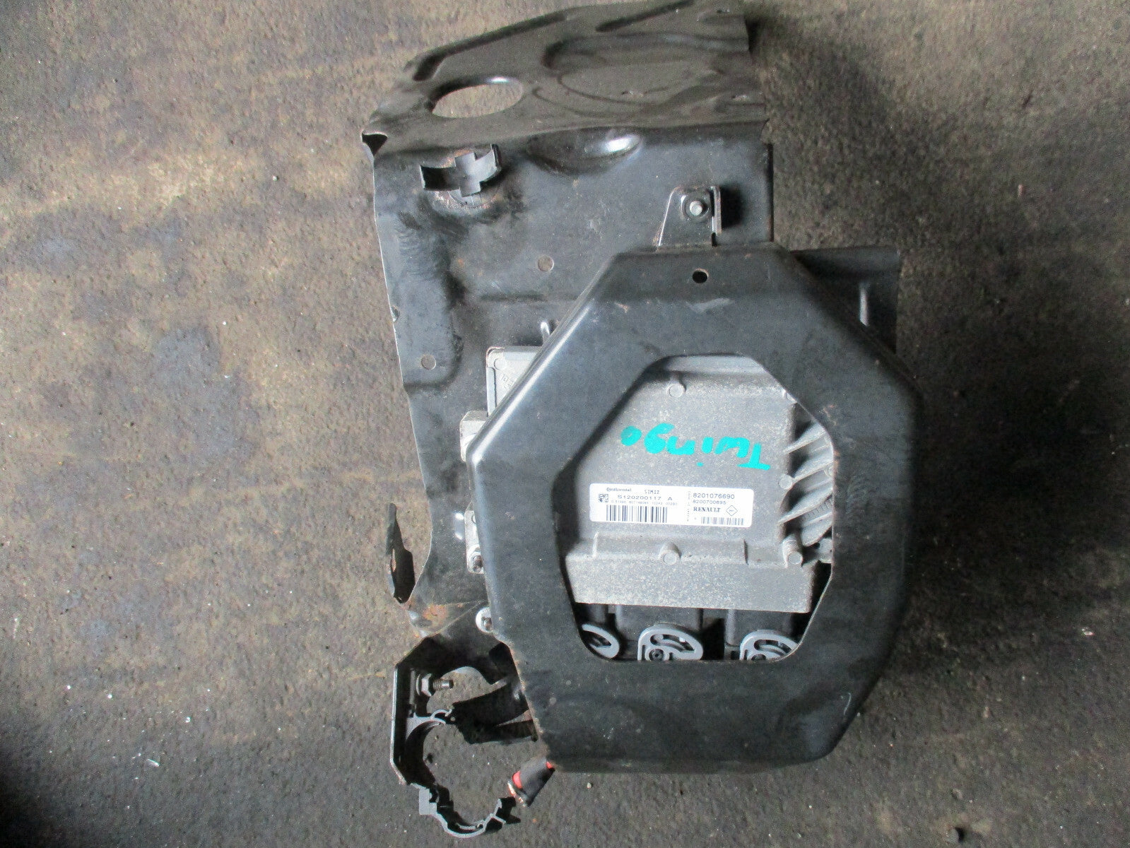 RENAULT TWINGO MK2 1.2 PETROL ENGINE CONTROL UNIT ECU 8201076690