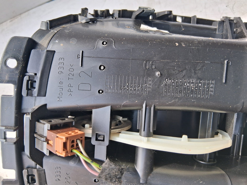 2010 PEUGEOT 207 FRONT DASH BOTH AIR VENTS WITH HAZARD SWITCH 96724726ZD