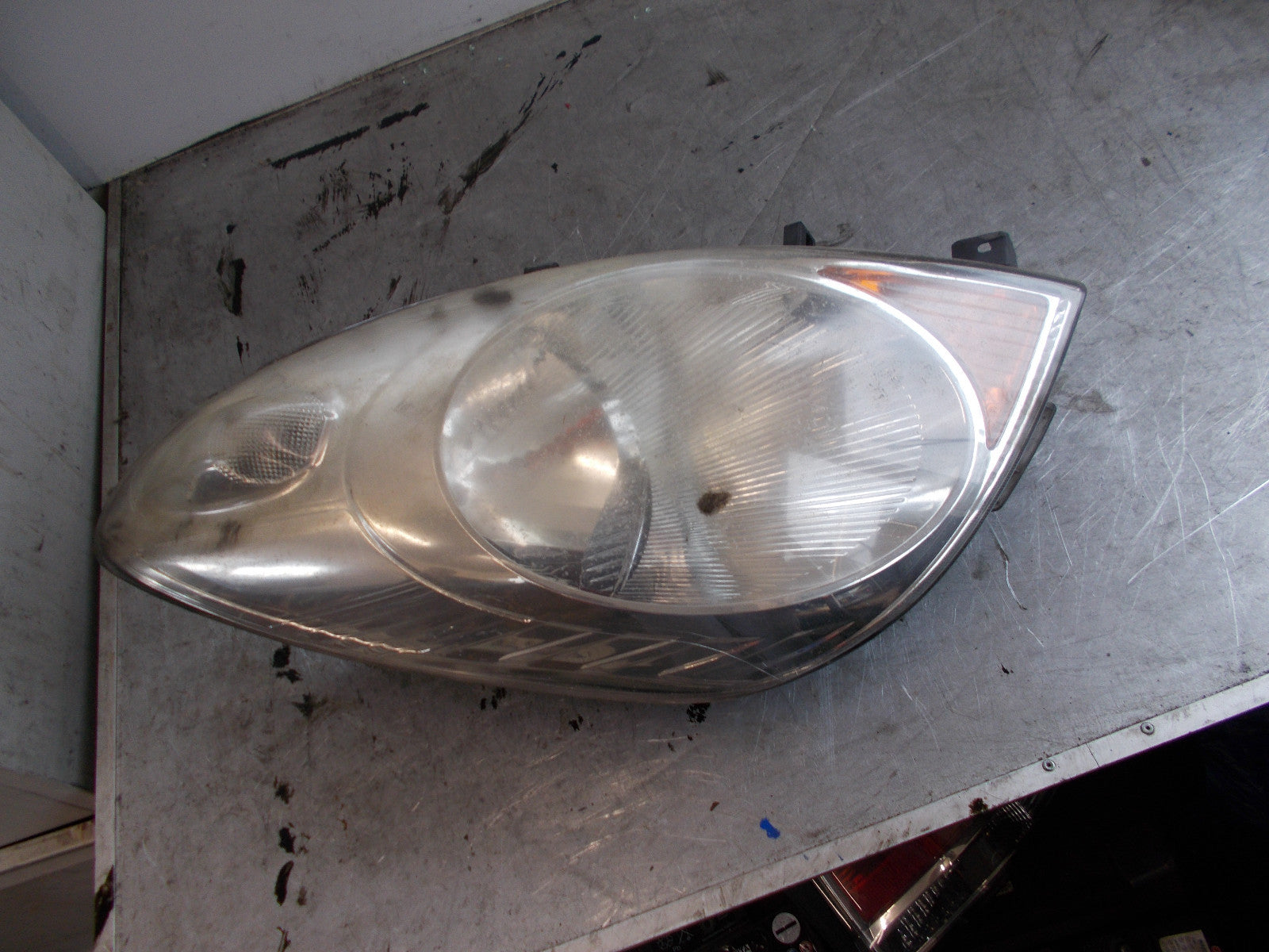 NISSAN NOTE E11 (MK1) 2007 DRIVER OFF SIDE HEADLIGHT 260109U000 HEAD LIGHT
