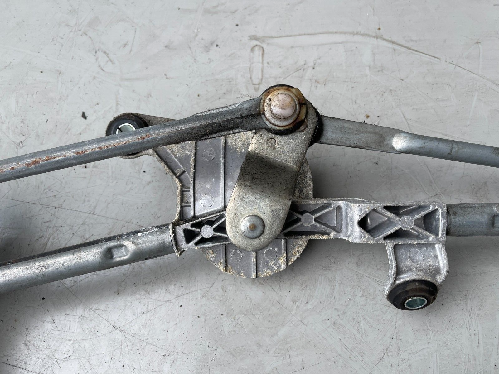 2011 NISSAN NOTE FRONT WINDSCREEN WIPER MOTOR