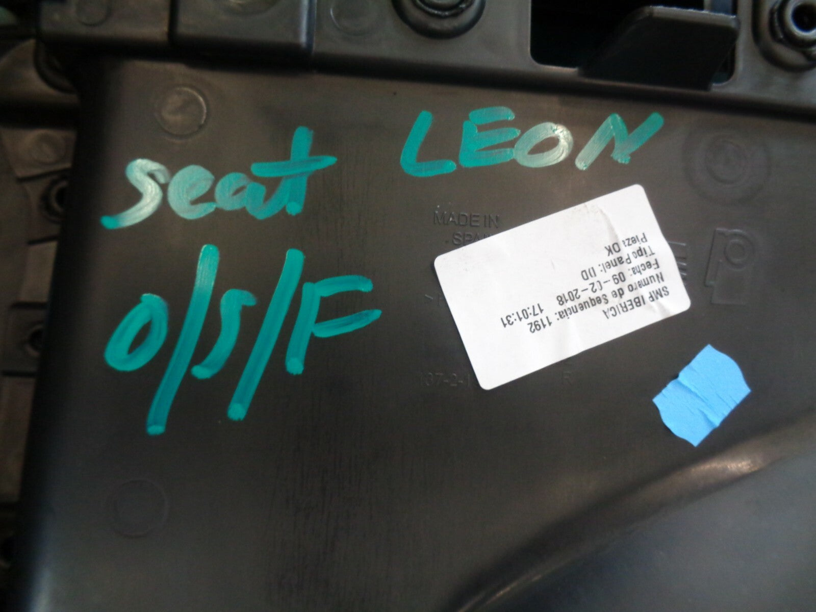 SEAT LEON 2013 MK3 OSF DRIVER SIDE FRONT DOOR DOOR CARD