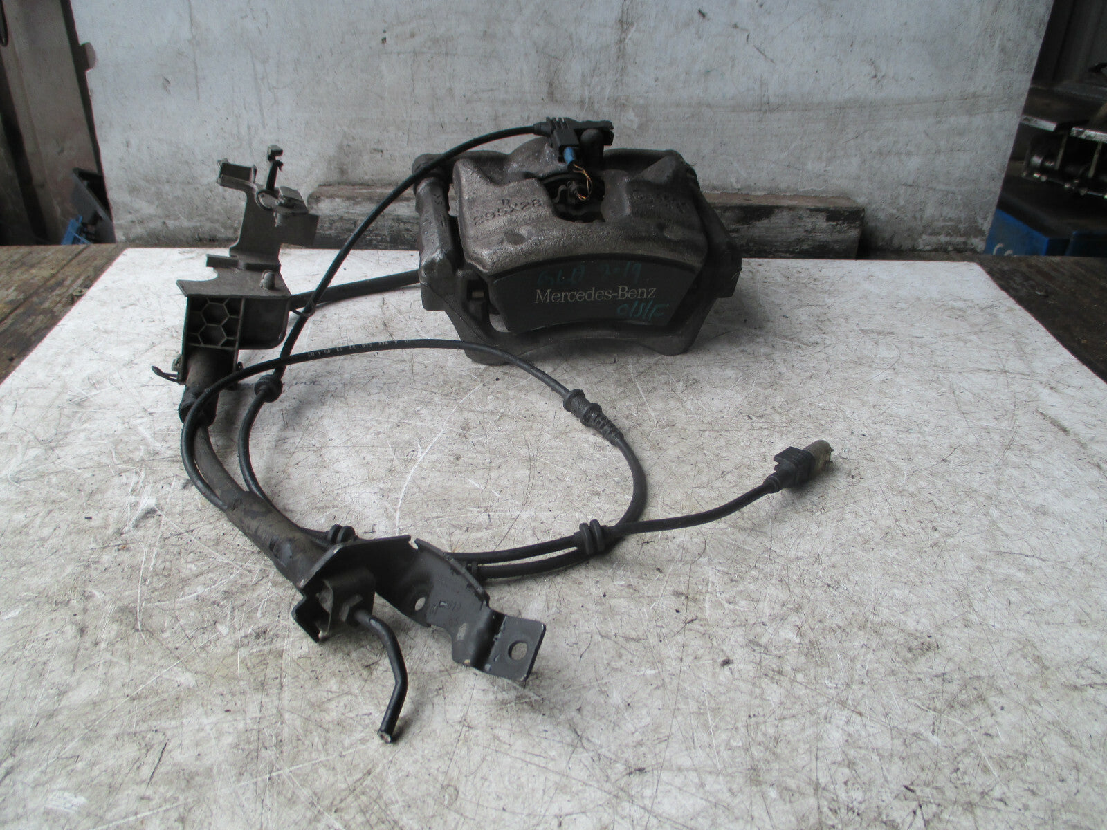 MERCEDES GLA X156 MK1 180 1.6 PETROL OSF DRIVER SIDE FRONT BRAKE CALIPER