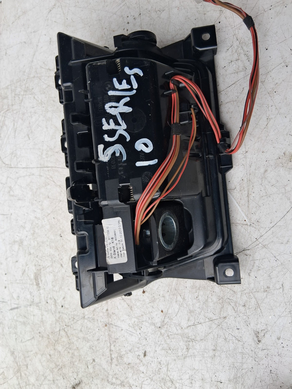 2010 BMW 5 SERIES F10 FRONT CUP HOLDER 12V SOCKET PORT STORAGE