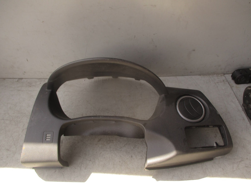 2008 SUZUKI SWIFT SPEEDO SPEEDOMETER DASHBOARD SURROUND TRIM 7331162J0