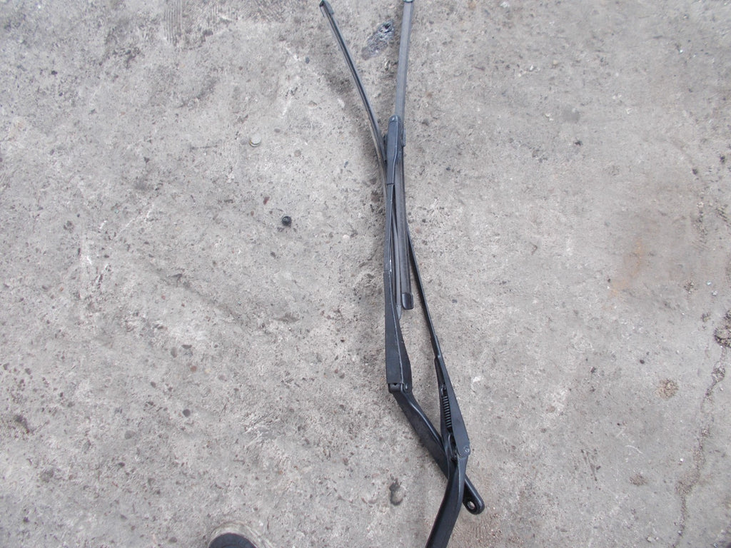BMW 1 SERIES E87 2006 WINDOW WIPER AND BLADES
