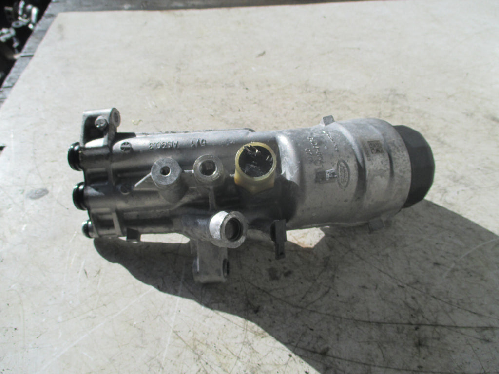 JAGUAR XE 2019 2.0 PETROL OIL FILTER HOUSING G4D36714A