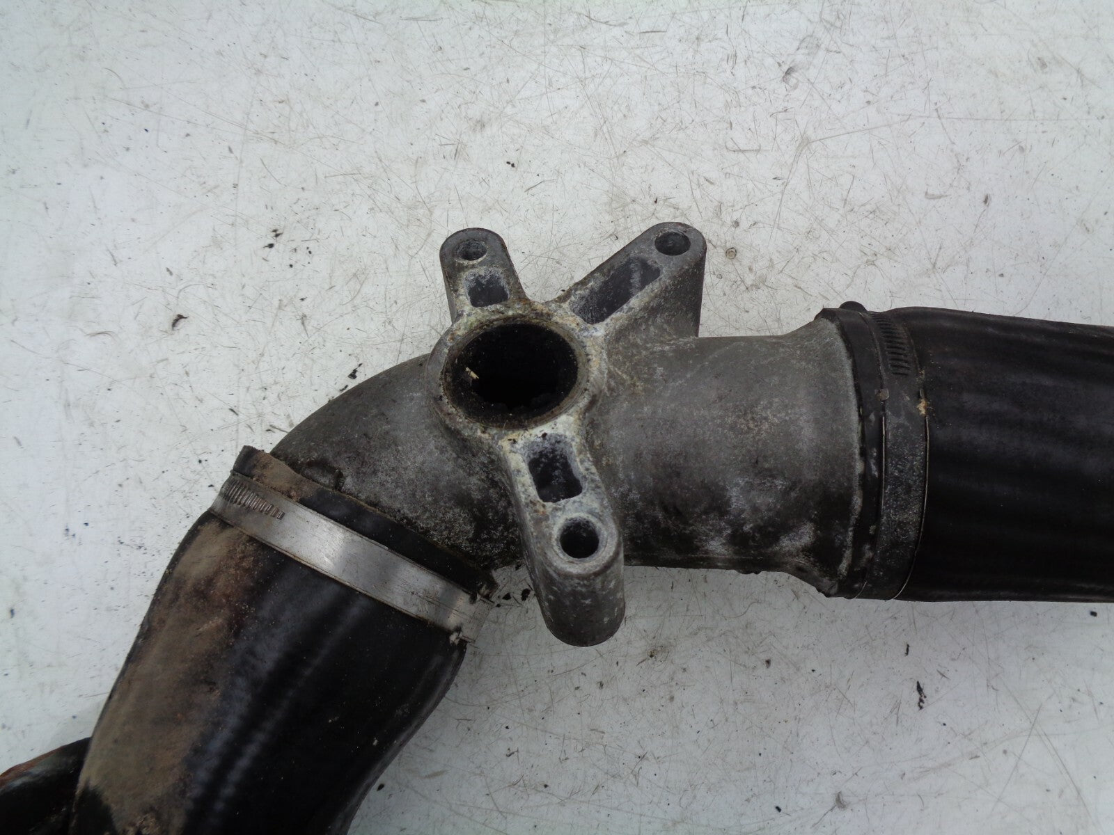 VOLVO V70  2004 D5 2.4 DIESEL TURBO EGR BOOST PIPE ALUMINIUM CONNECTOR 08631538