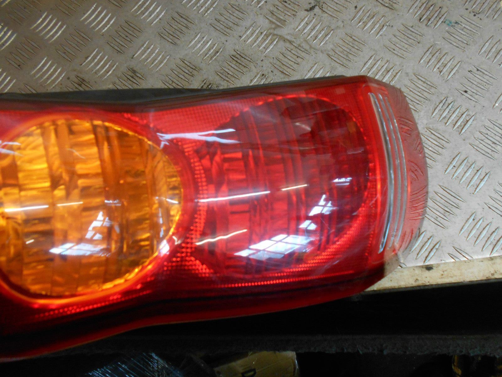 HYUNDAI MATRIX 2003 NSR PASSENGER SIDE REAR BRAKE STOP LIGHT ASSEMBLY