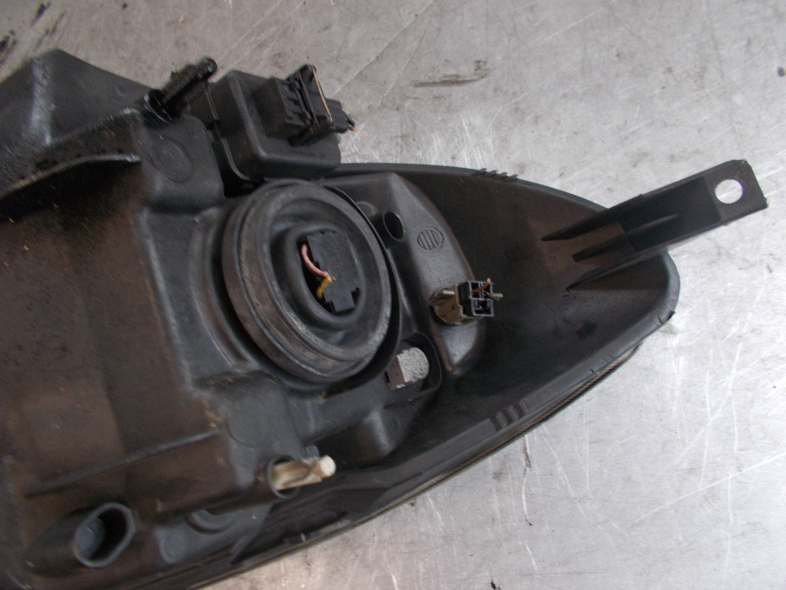 NISSAN NOTE E11 (MK1) 2007 DRIVER OFF SIDE HEADLIGHT 260109U000 HEAD LIGHT