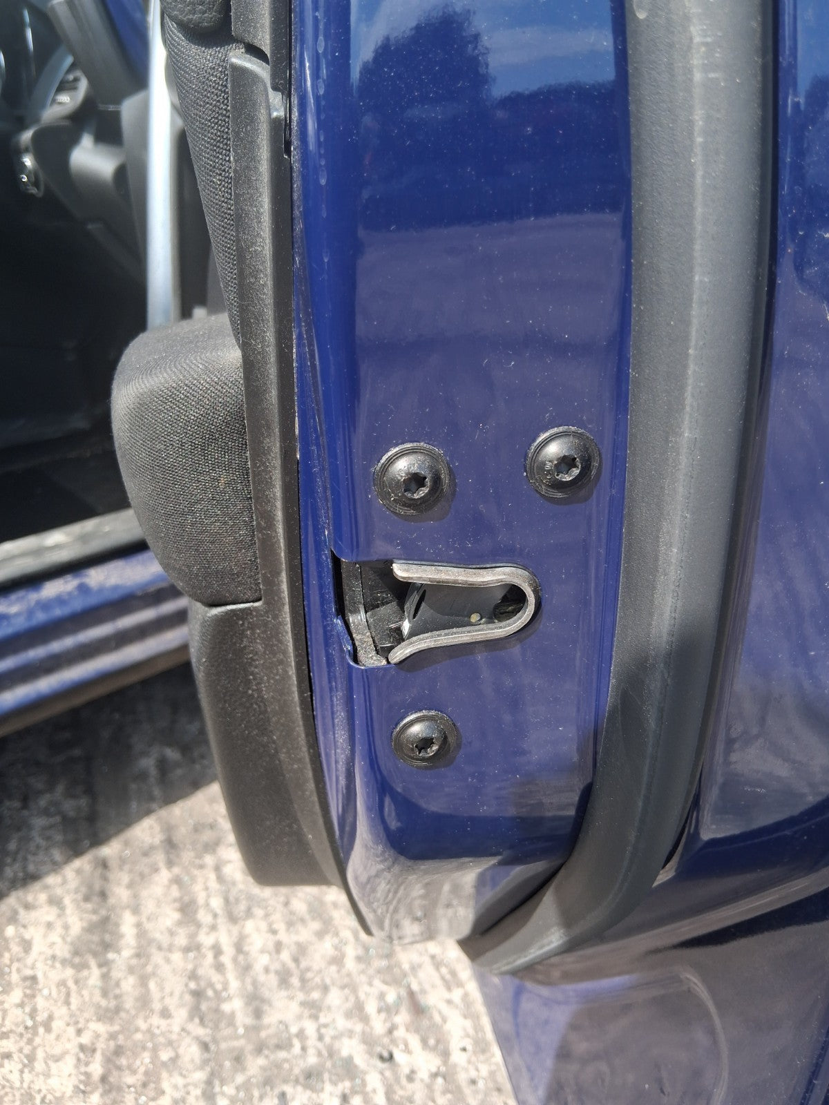 2013 VAUXHALL ASTRA J ESTATE OSF DRIVER SIDE FRONT RIGHT DOOR LOCK MECHANISM