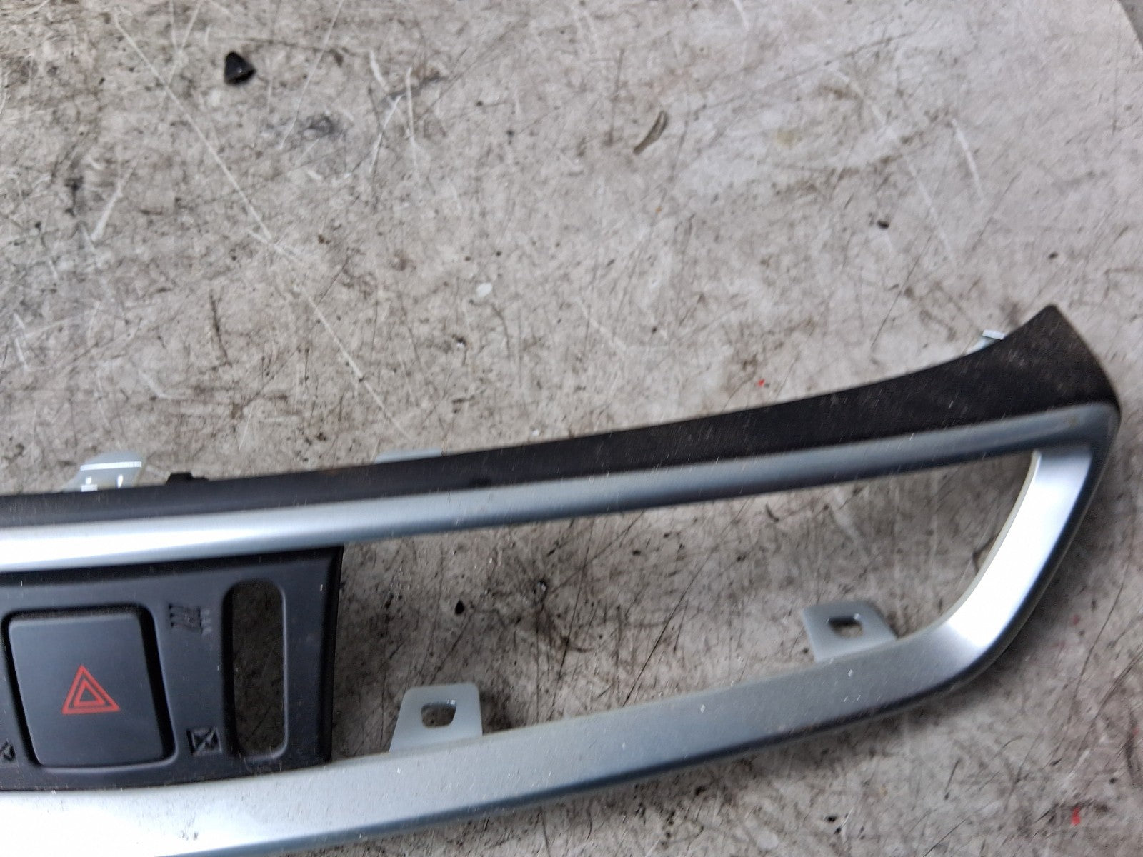 2020 NISSAN QASHQAI J11 MK2 FACELIFT HAZARD SWITCH TRIM PANEL COVER