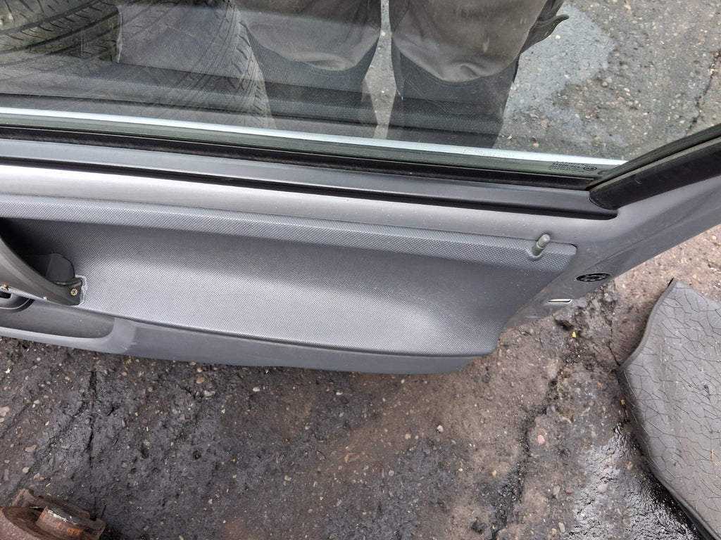 2008 TOYOTA AYGO MK1 3 DOOR OSF DRIVER SIDE FRONT RIGHT COMPLETE DOOR SILVER