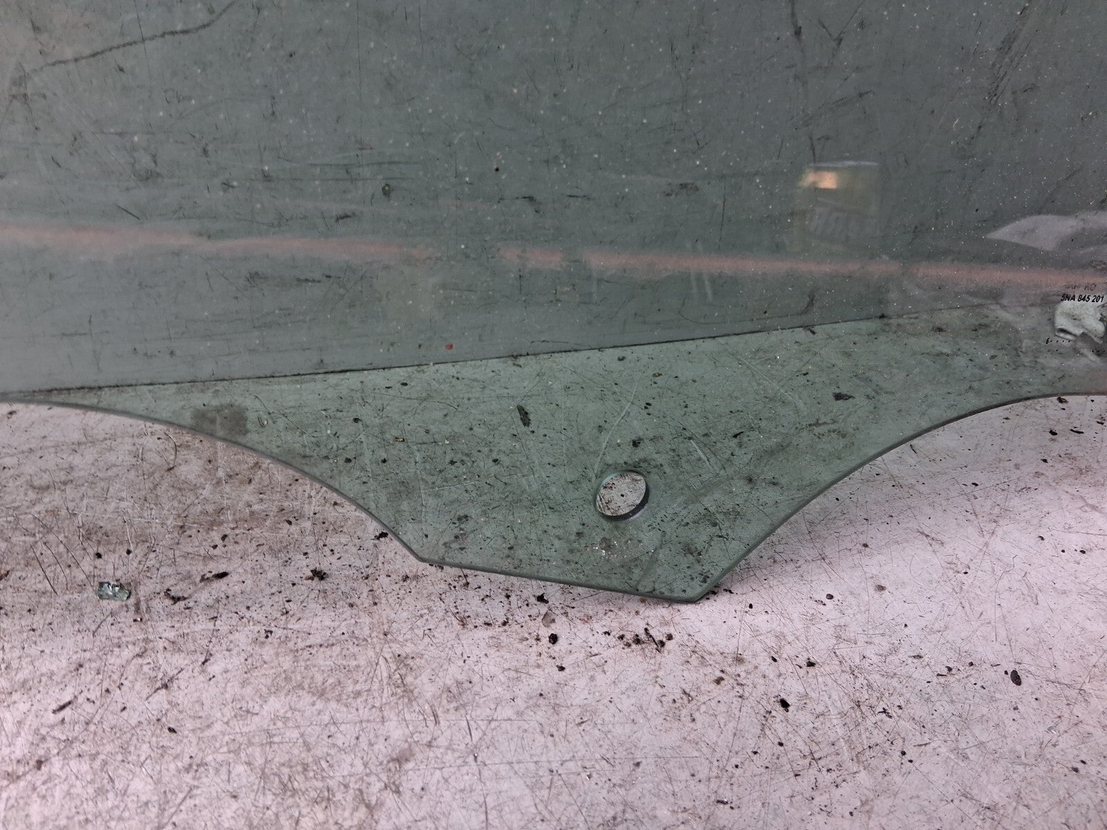 2016 VOLKSWAGEN TIGUAN NSF PASSENGER SIDE FRONT LEFT WINDOW GLASS 43R00098