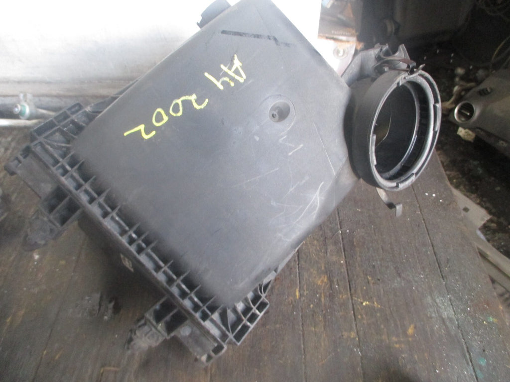 AUDI A4 B6 2002 AIR FILTER BOX 06C133835C