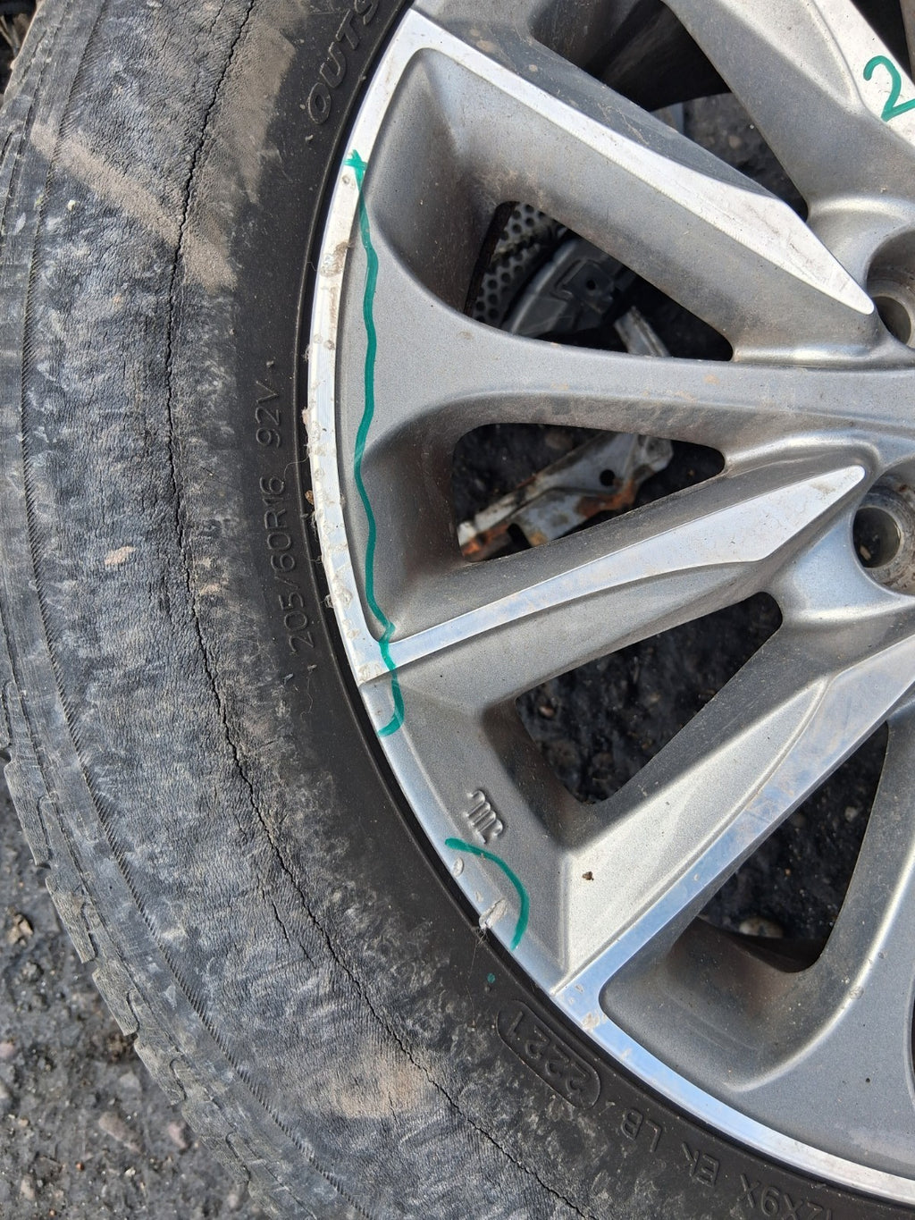 2017 TOYOTA VERSO 16 INCH ALLOY WHEEL WITH TYRE 205/60R16