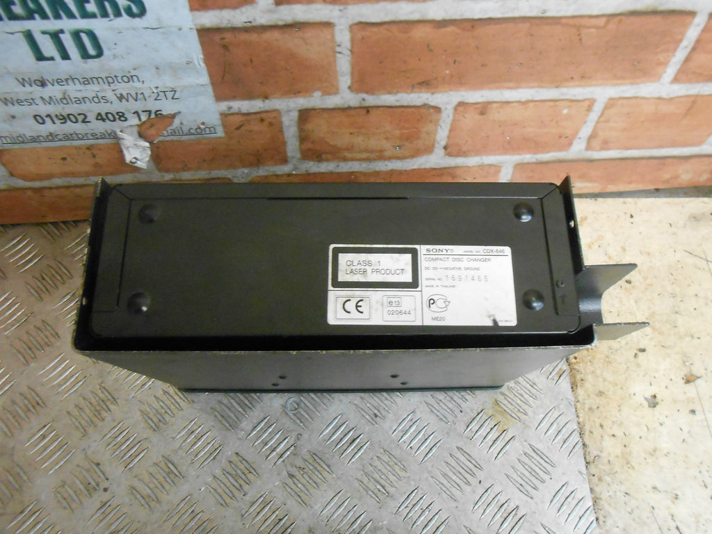DAEWOO MUSSO FJ 2002 SONY CDX 646 CD CHANGER CARTRIDGE & DAEWOO MOUNTING BOX