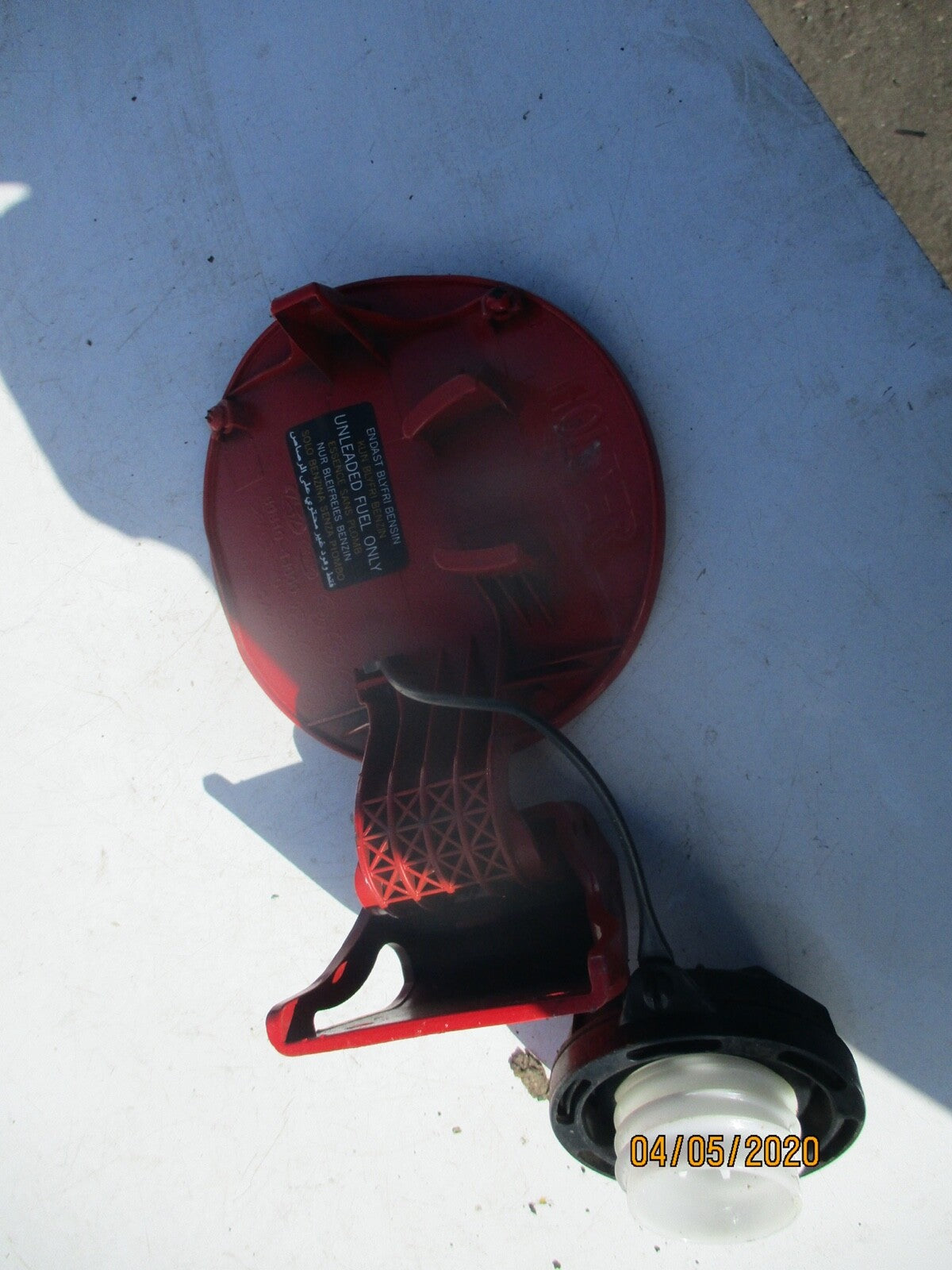 HYUNDAI i20 PB MK1 2013 1.2 FUEL CAP RED 69510-1j000