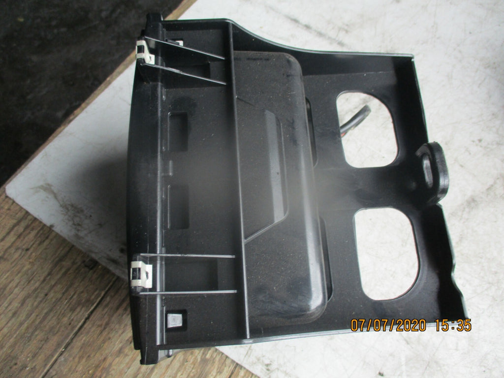 VW VOLKSWAGEN 2015 CRAFTER MK1 CENTRE CONSOLE CUP HOLDER A906 689 00 47