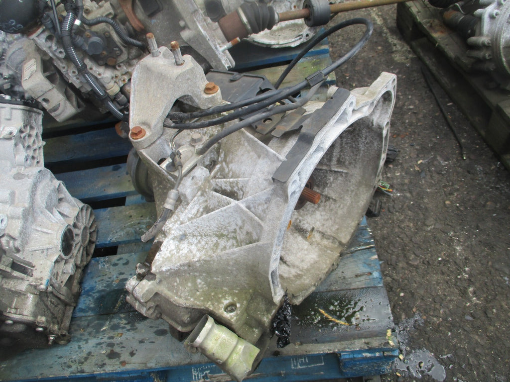 FORD FIESTA MK7 2014 1.2 PETROL 5 SPEED MANUAL GEARBOX 8A6R7002JN