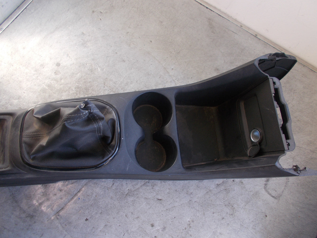 VAUXHALL VIVA 2016 CENTRE CONSOLE TRIM GEAR STICK TRIM & CUPHOLDERS 42347177