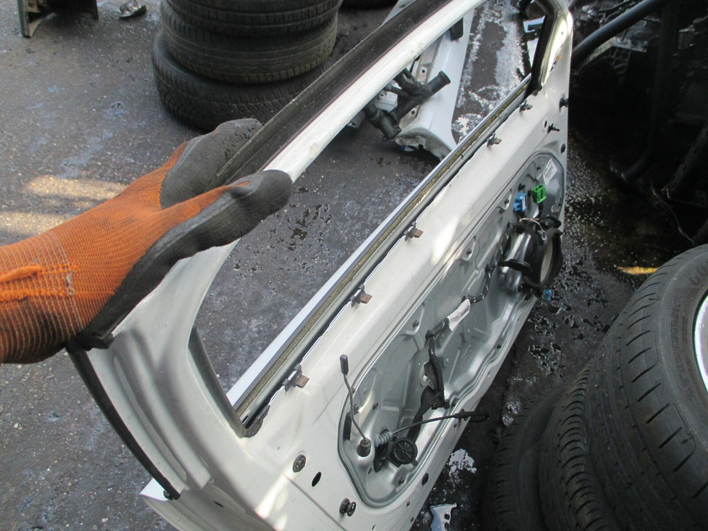VOLVO C30 2012 3 DOOR NS PASSENGER SIDE DOOR BARE WHITE