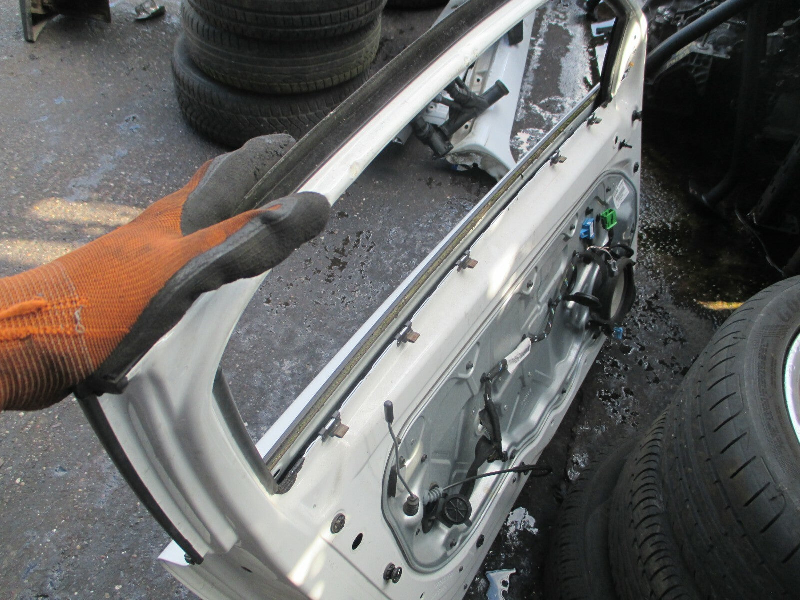 VOLVO C30 2012 3 DOOR NS PASSENGER SIDE DOOR BARE WHITE