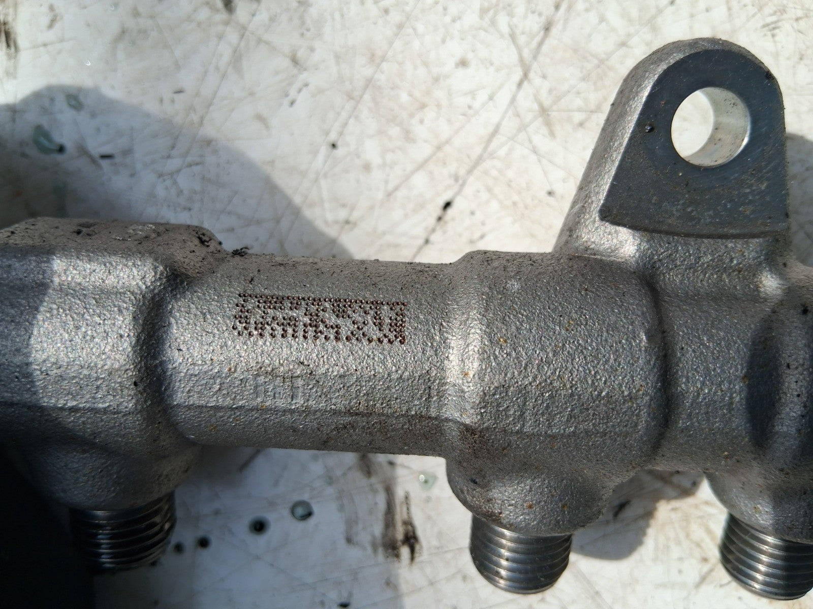 2018 BMW X1 F48 2.0 DIESEL INJECTOR FUEL RAIL