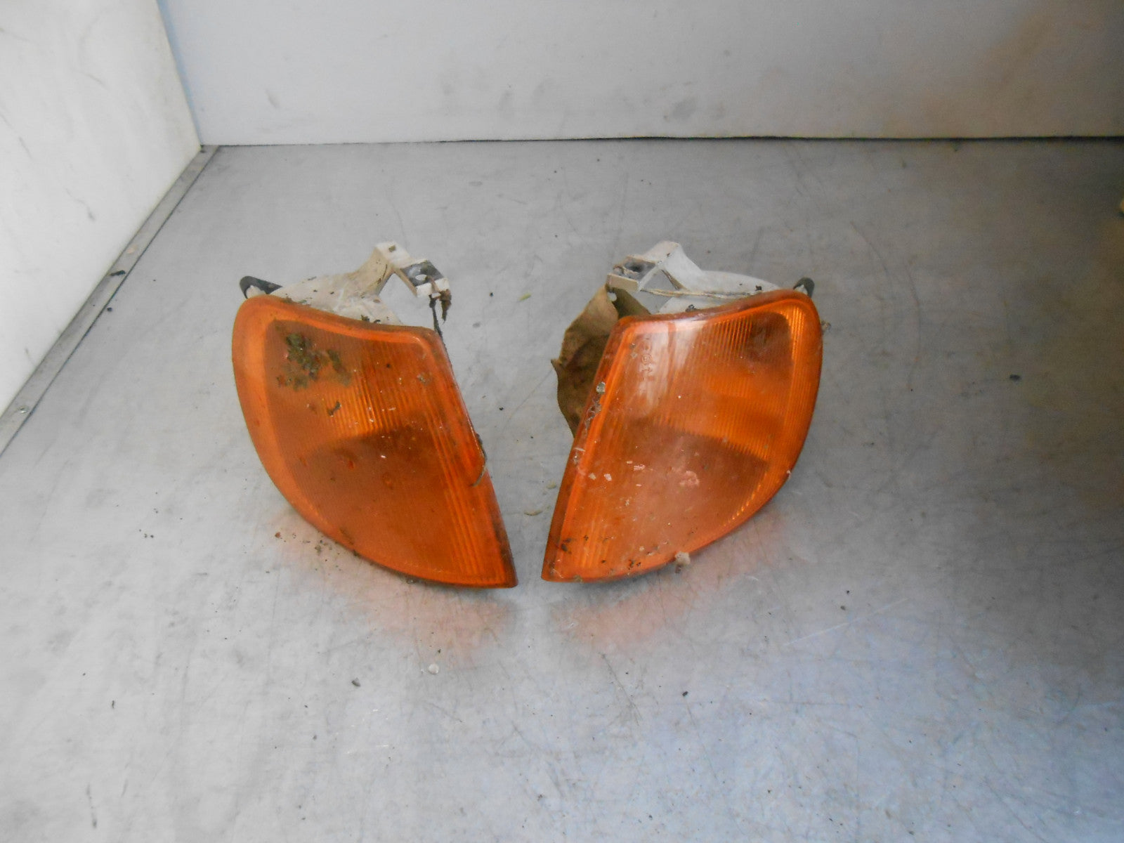 VW VOLKSWAGEN POLO 6N (MK4) PRE FACELIFT 1999 PAIR FRONT INDICATORS 6N0953050B