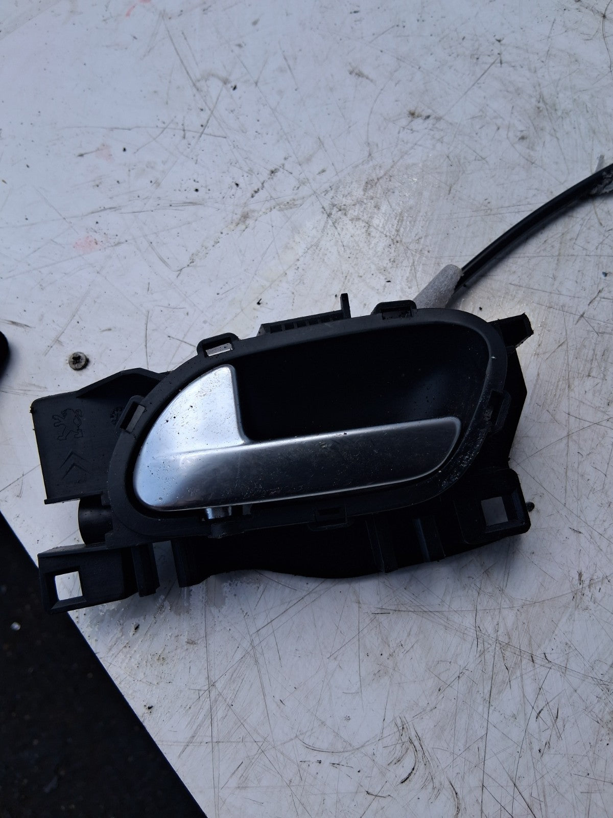 2017 PEUGEOT 208 FRONT DOOR LOCK MECHANISM AND HANDLE 9812500980