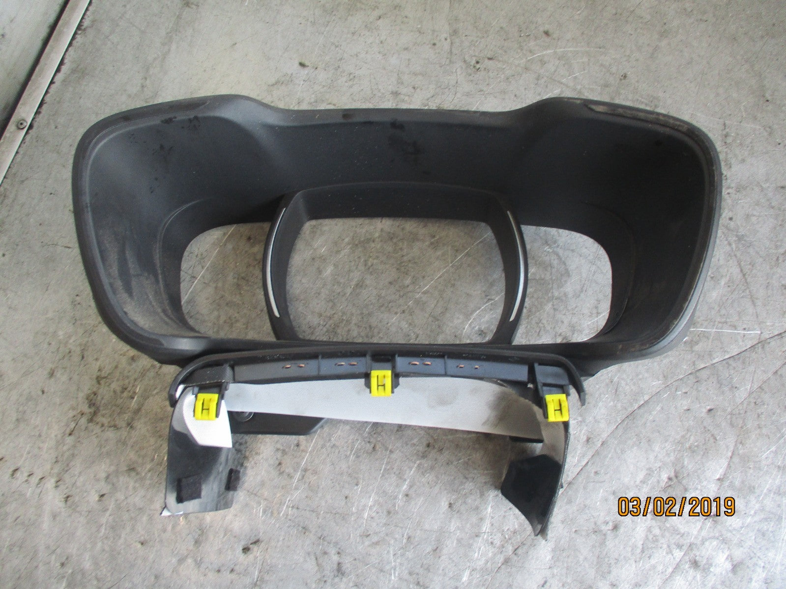 RENAULT KADJAR 2016 SPEEDO SURROUND TRIM PANEL 682507227R