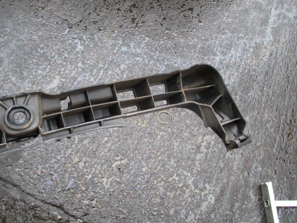 VW VOLKSWAGEN GOLF MK7 2018 REAR BUMPER PALSTIC TRIM MOUNTING BRACKET 5G6807863