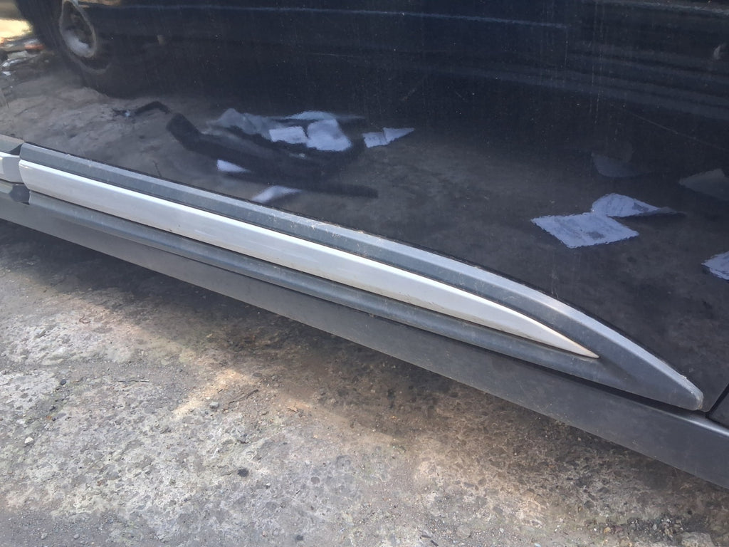 2018 MITSUBISHI OUTLANDER MK3 OSF DRIVER FRONT LOWER DOOR MOULDING TRIM