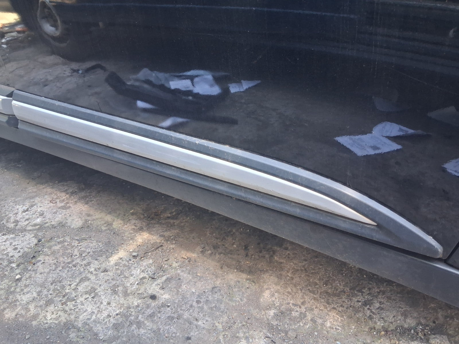2018 MITSUBISHI OUTLANDER MK3 OSF DRIVER FRONT LOWER DOOR MOULDING TRIM