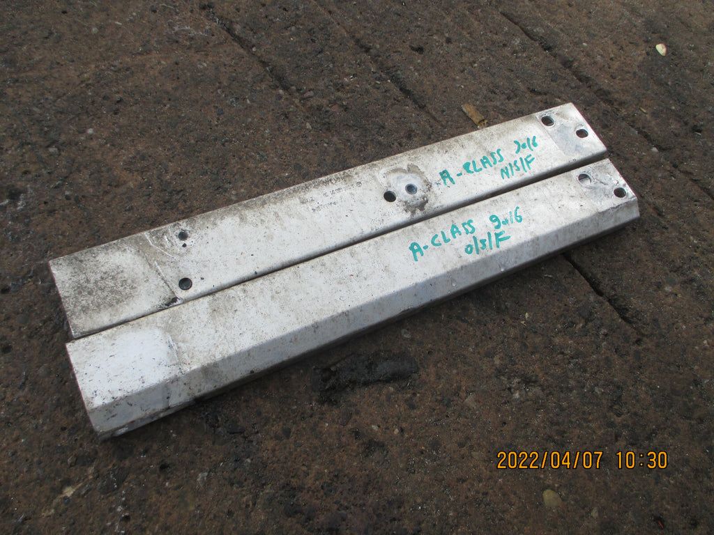 MERCEDES A CLASS W176 2016 DRIVER PASSENGER RADIATOR SUPPORT BRACKET A2466280129