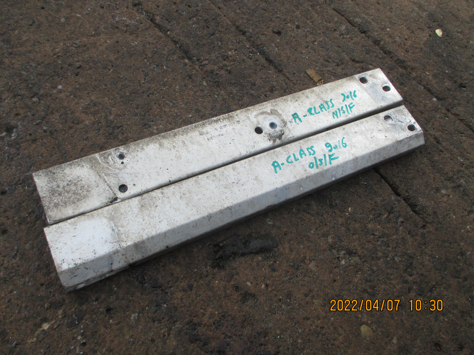 MERCEDES A CLASS W176 2016 DRIVER PASSENGER RADIATOR SUPPORT BRACKET A2466280129