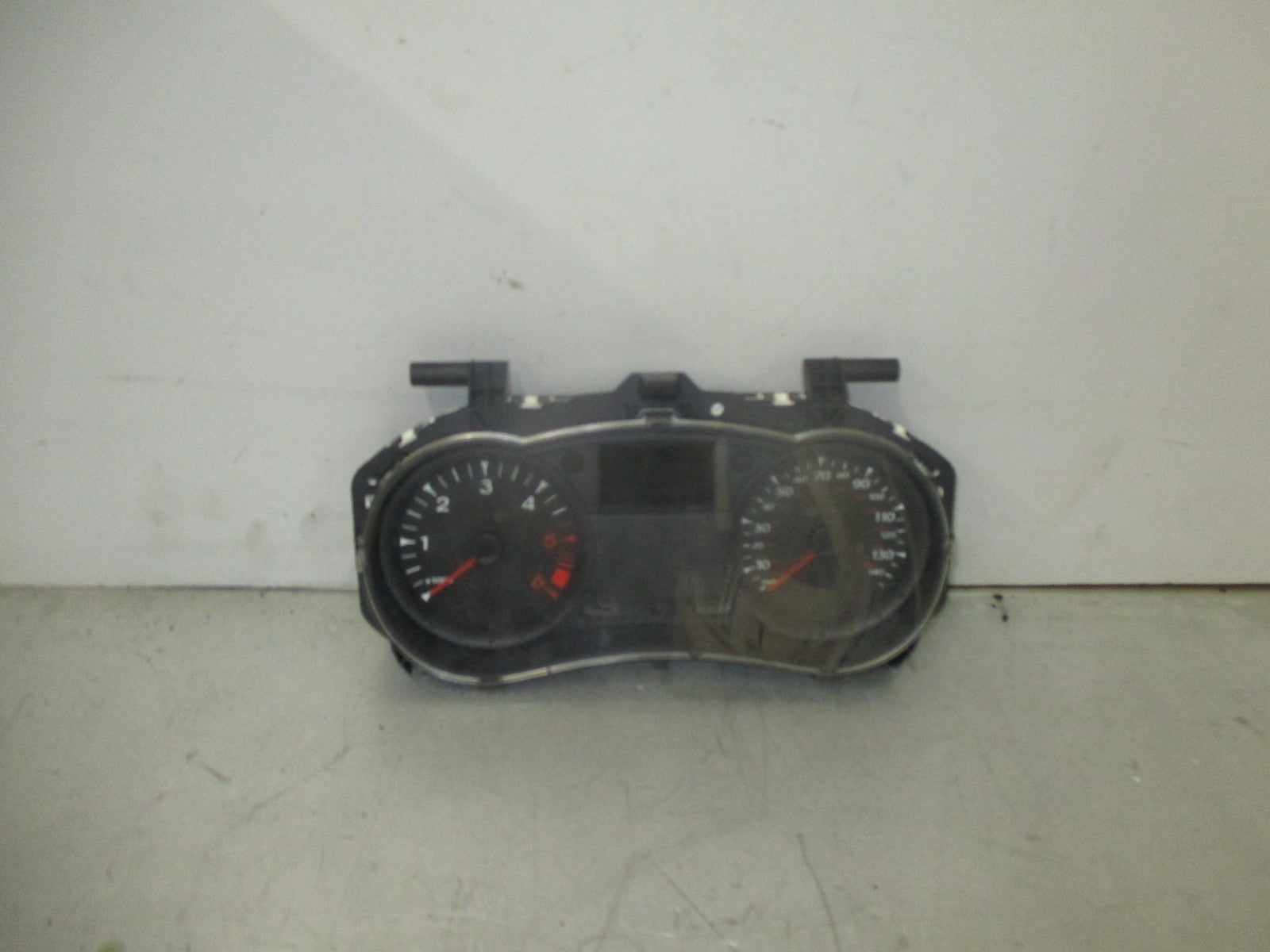 RENAULT CLIO MK3 SPEEDO METER INSTRUMENT CLOCKS CLUSTER 2RPF10A855AE