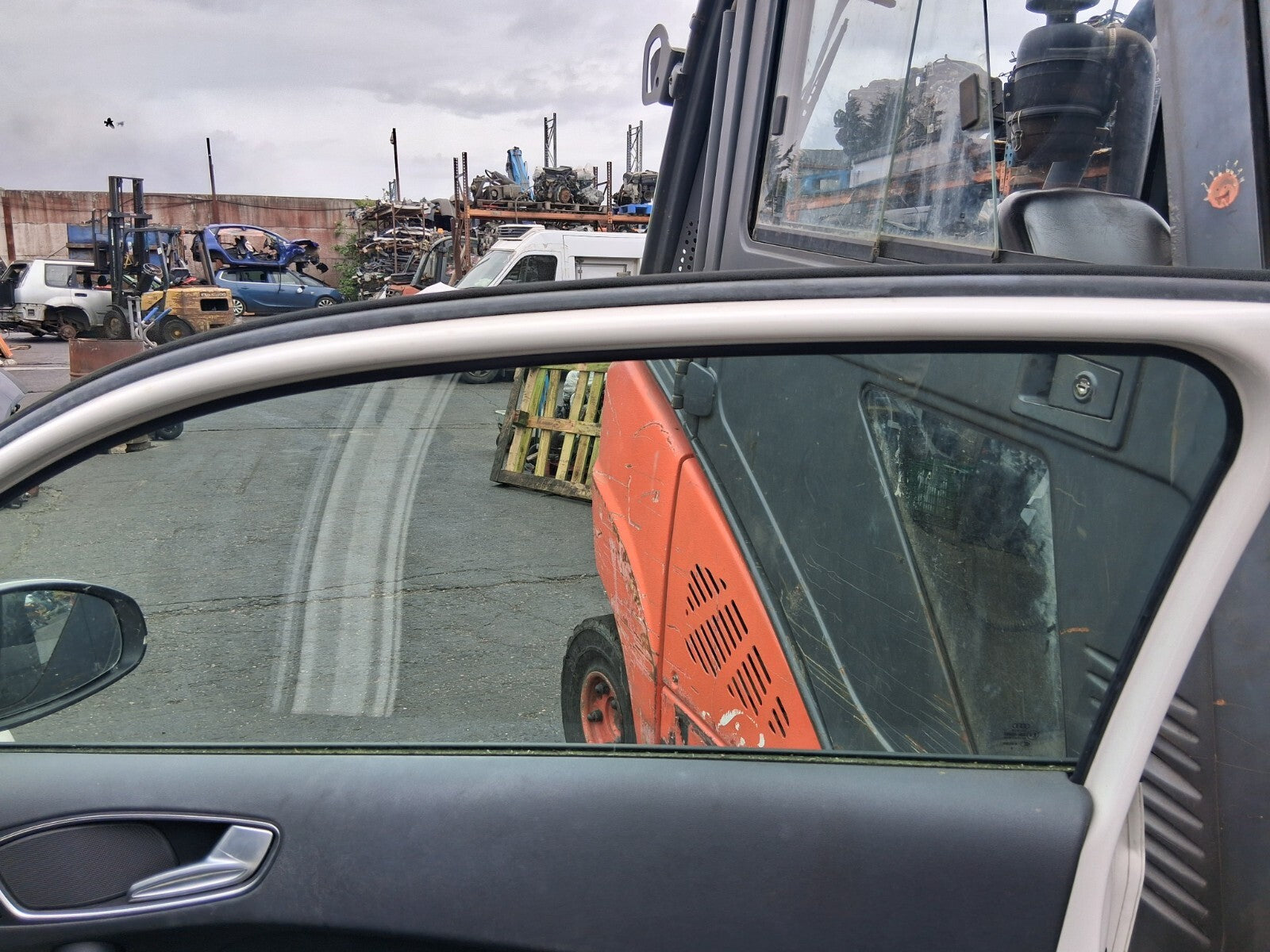 2018 AUDI A1 8X HATCHBACK OSF DRIVER SIDE FRONT RIGHT WINDOW GLASS