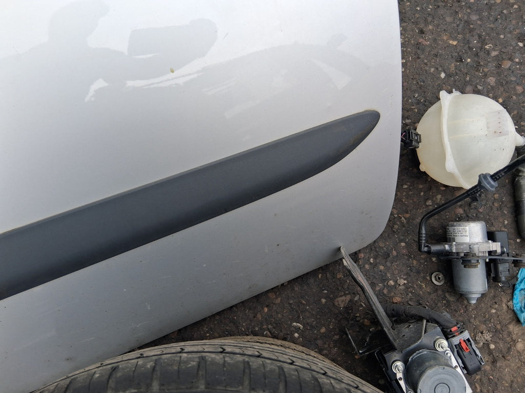 2008 TOYOTA AYGO MK1 3 DOOR OSF DRIVER SIDE FRONT RIGHT COMPLETE DOOR SILVER