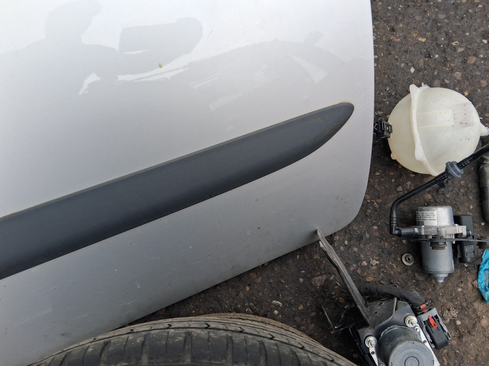 2008 TOYOTA AYGO MK1 3 DOOR OSF DRIVER SIDE FRONT RIGHT COMPLETE DOOR SILVER