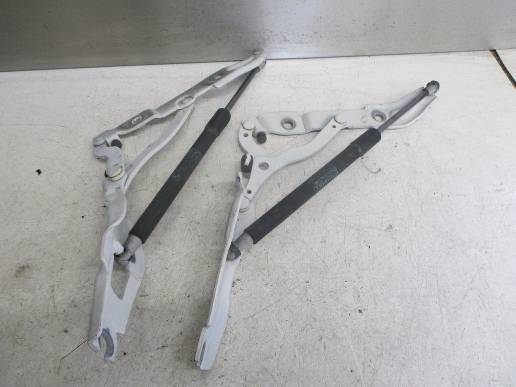 BMW 1 SERIES E87 2013 REAR TAILGATE BOOTLID BOOT HINGES 7166751 7166752