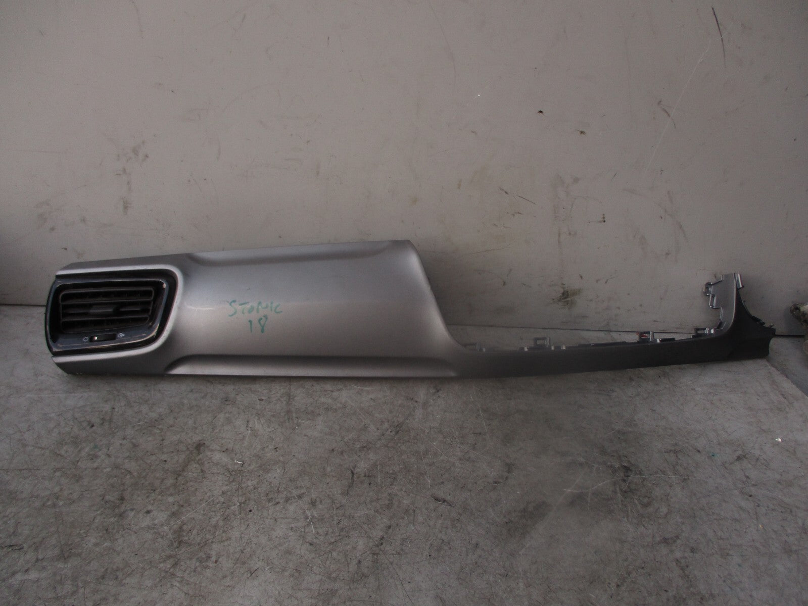 2018 KIA STONIC PASSENGER FRONT AIR VENT & DASHBOARD PANEL COVER TRIM 84721H8RA0