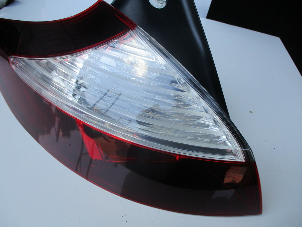 RENAULT MEGANE MK3 2015 NSR PASSENGER SIDE REAR BRAKE LIGHT CLUSTER 265550548R