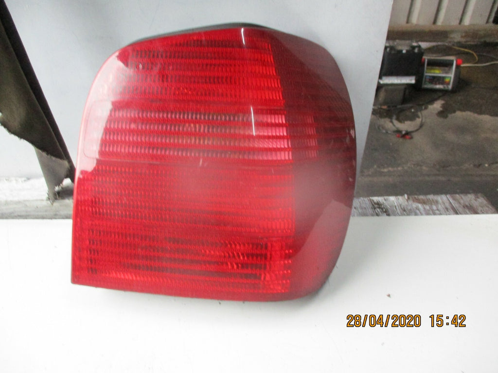 VW VOLKSWAGEN POLO 6N2 OSR DRIVER SIDE REAR LIGHT WITH BULB HOLDER 6N0945095J