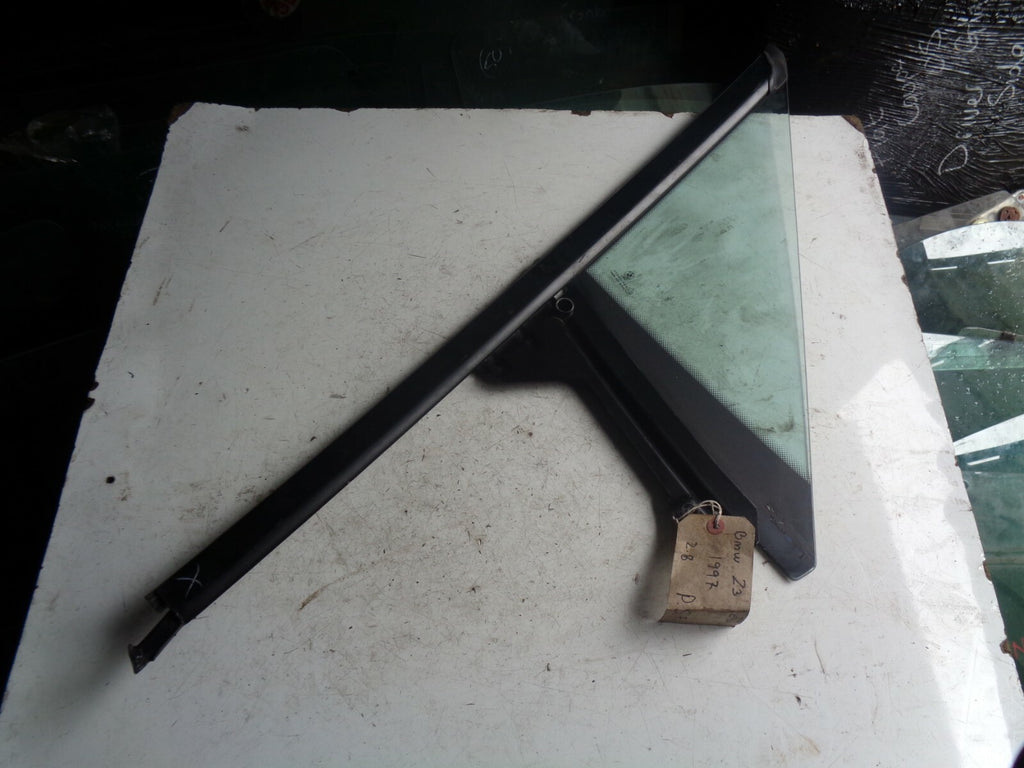 BMW Z3 1997 E36 NSF PASSENGER SIDE FRONT QUARTER GLASS