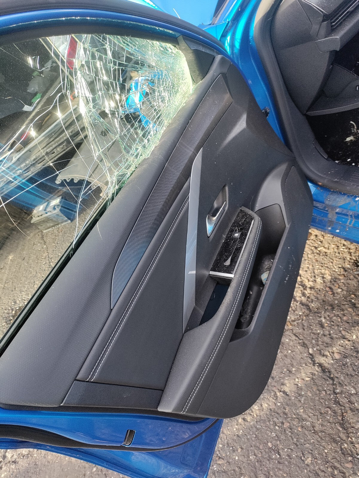 2024 VAUXHALL ASTRA L ESTATE NSF PASSENGER FRONT DOOR CARD WITHOUT SWITCH