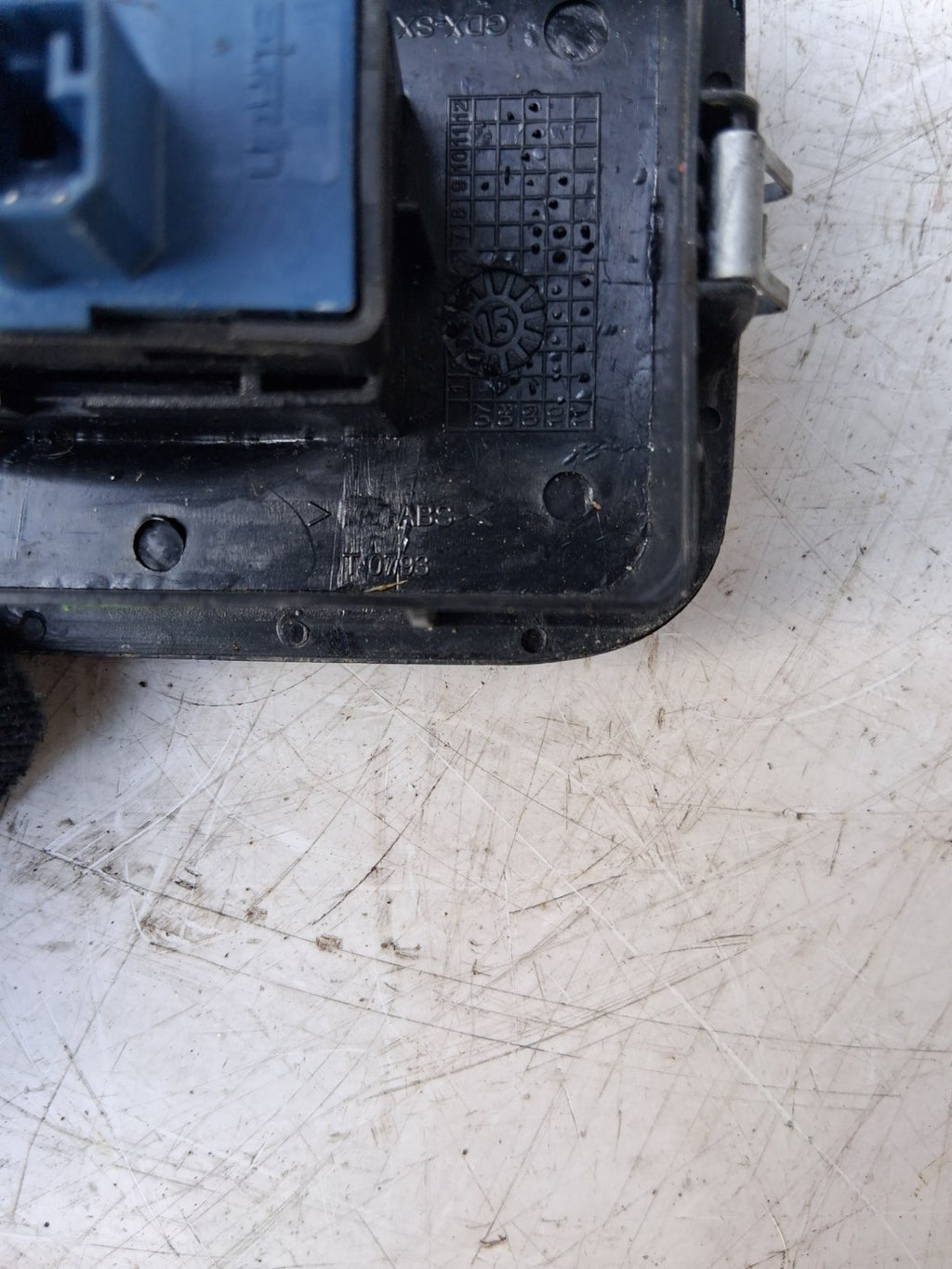 2015 FIAT FIORINO NSF PASSENGER NEAR LEFT SIDE FRONT WINDOW SWITCH 1039464070