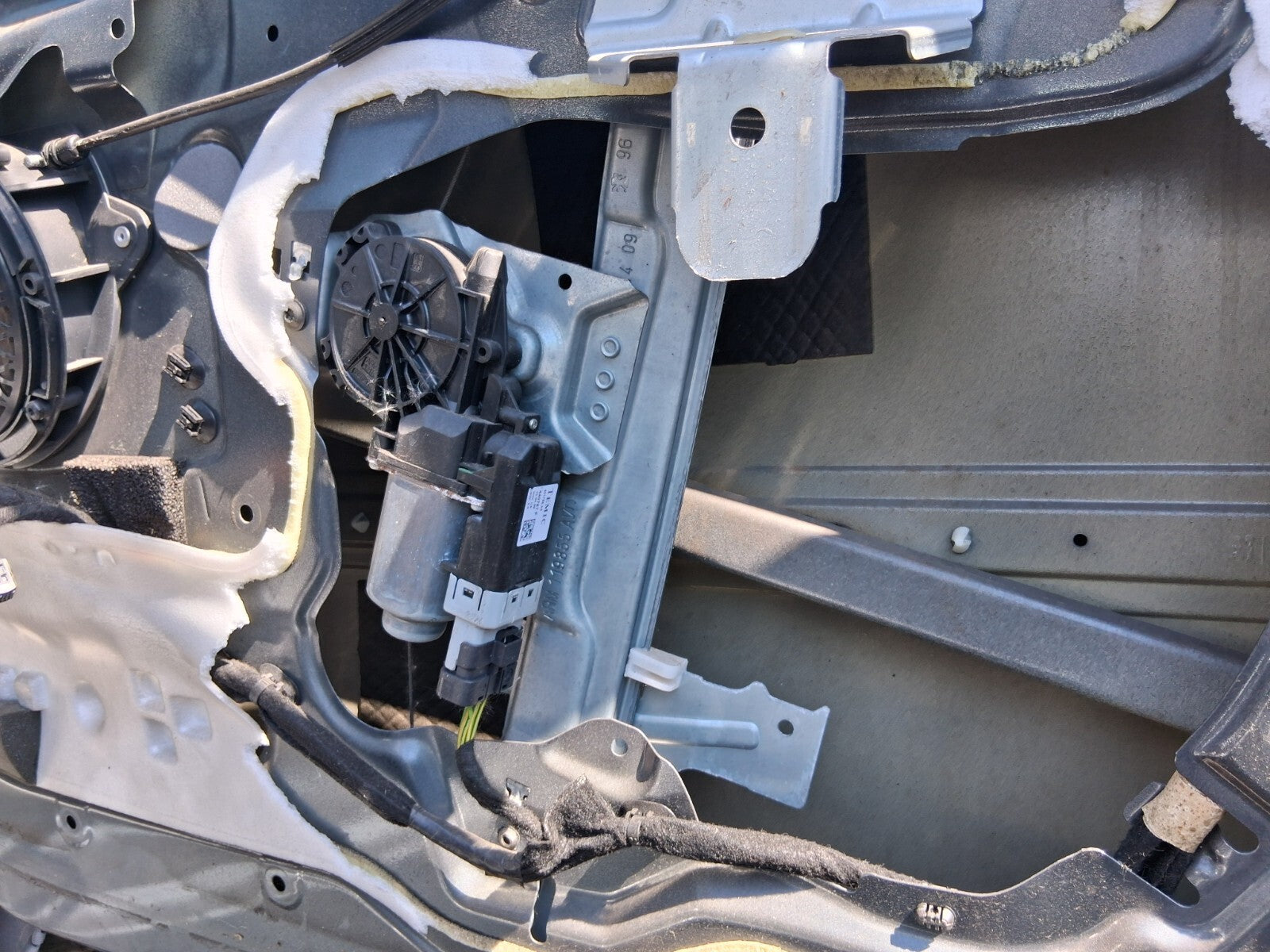 2009 PEUGEOT 207 OSF DRIVER SIDE FRONT COMPLETE DOOR GRIS THORIUM METALLIC KTHC