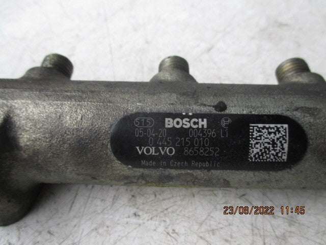 VOLVO S60 S80 V70 2000 2.4 DIESEL FUEL INJECTOR RAIL 8658252