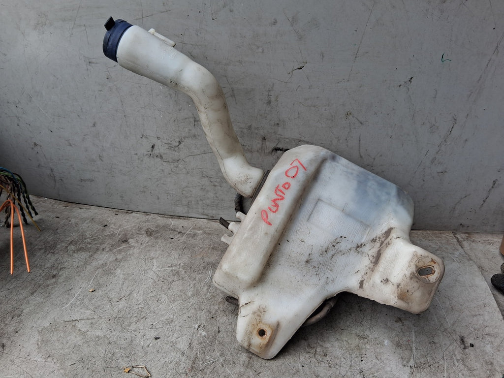 2007 FIAT GRANDE PUNTO FRONT WINDSCREEN WASHER BOTTLE RESERVOIR 55702892