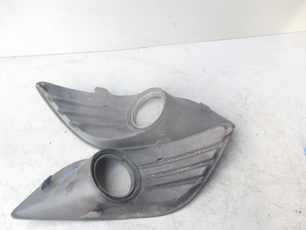 FORD FOCUS MK2 2010 LEFT RIGHT SIDE FOGLIGHT TRIM GRILL 8M51R19953AEW